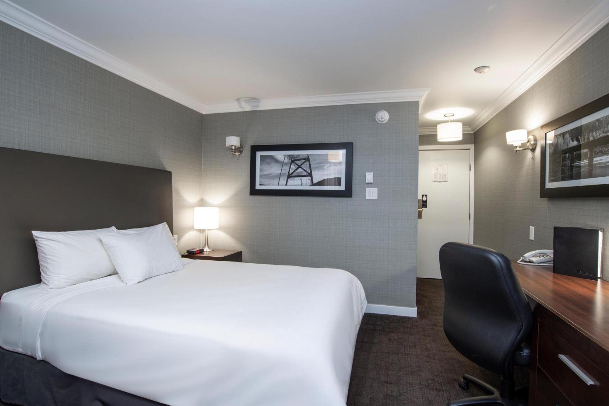 Standard Room 1 Queen Bed Selkirk Building