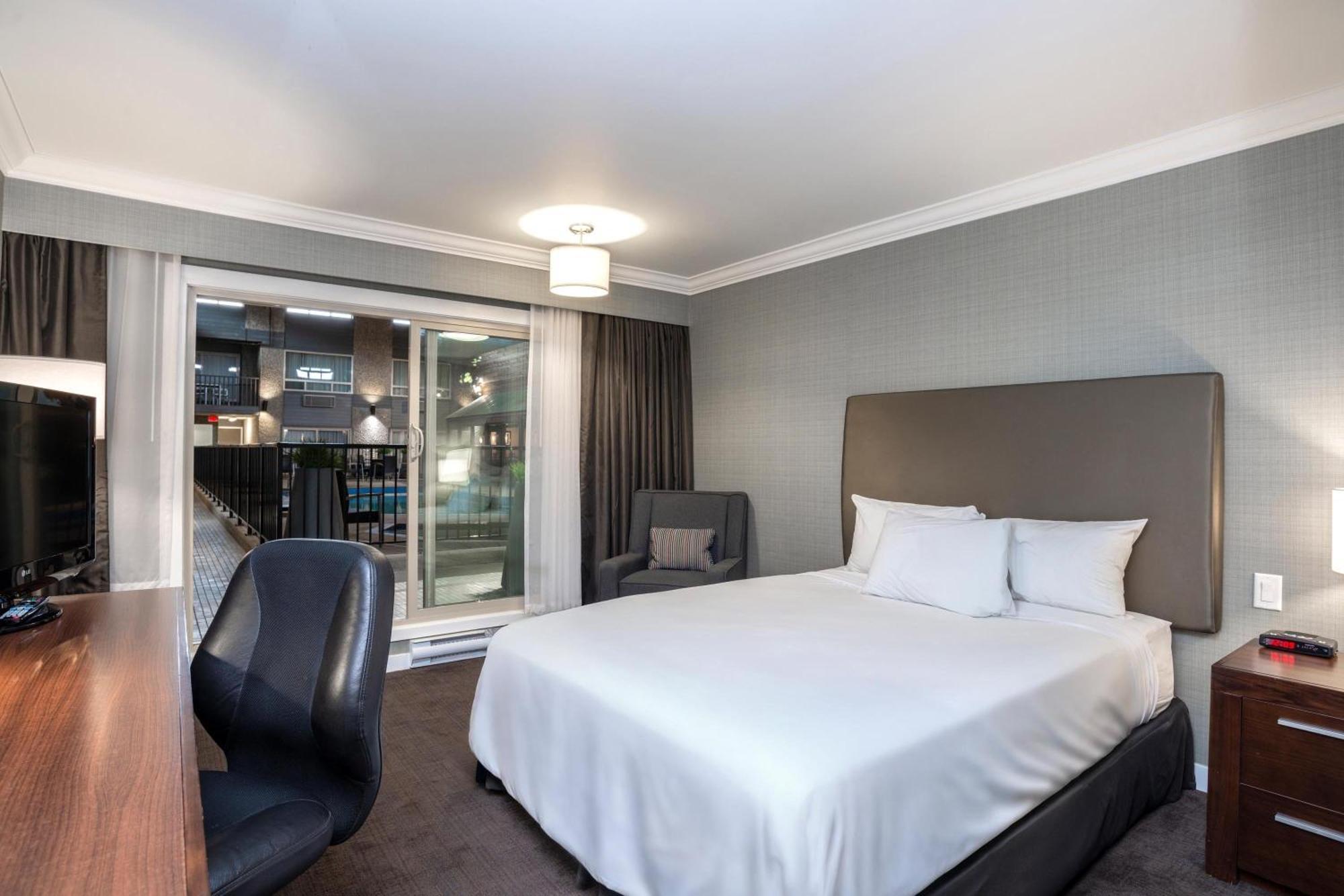 Standard Room 1 Queen Bed Selkirk Building