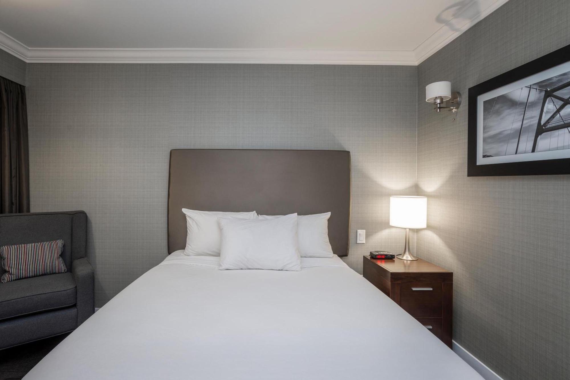 Standard Room 1 Queen Bed Selkirk Building