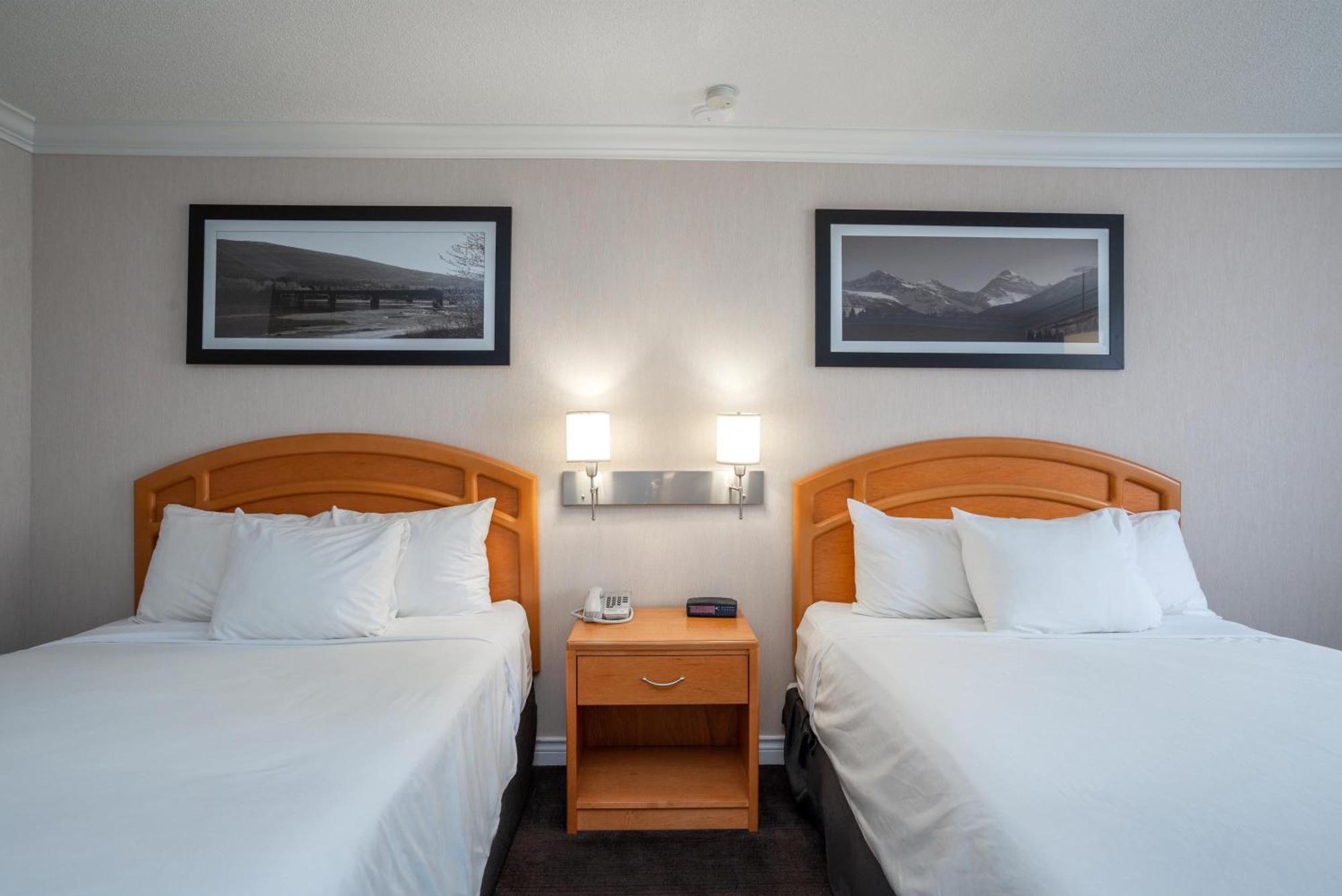 Standard Room 2 Queen Beds Monashee Building