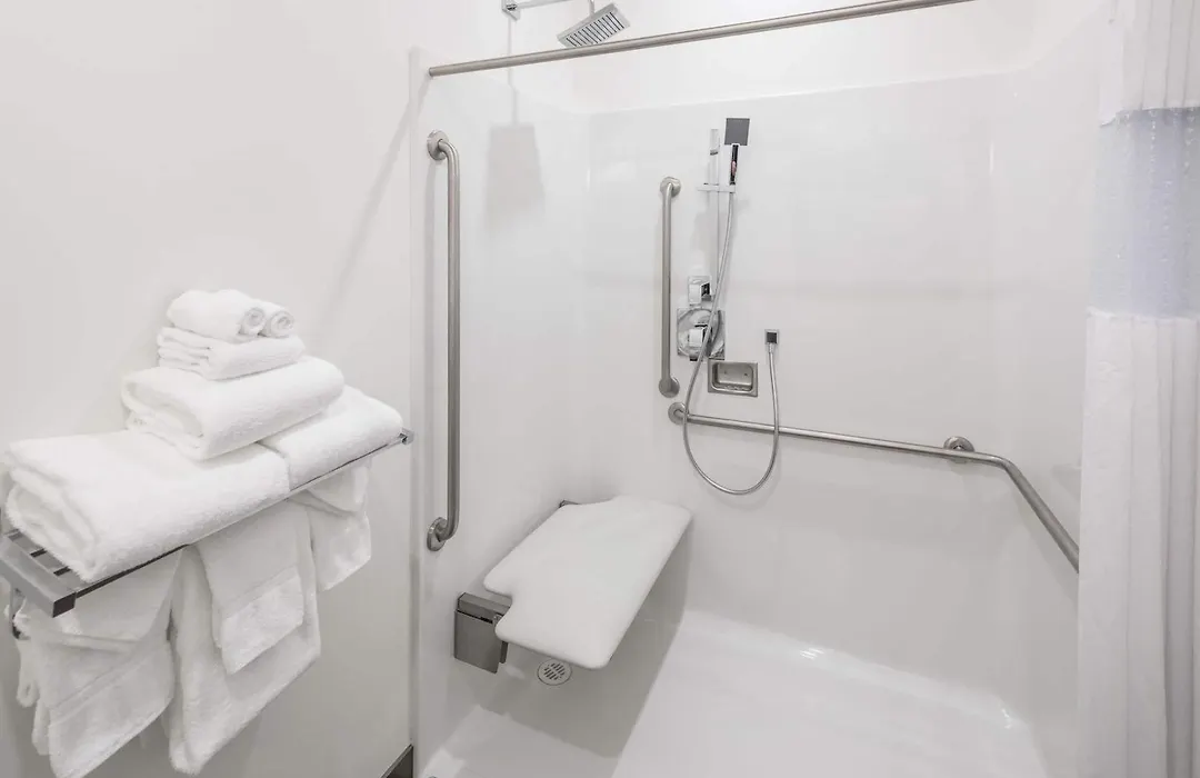 Ramada By Wyndham Revelstoke-1