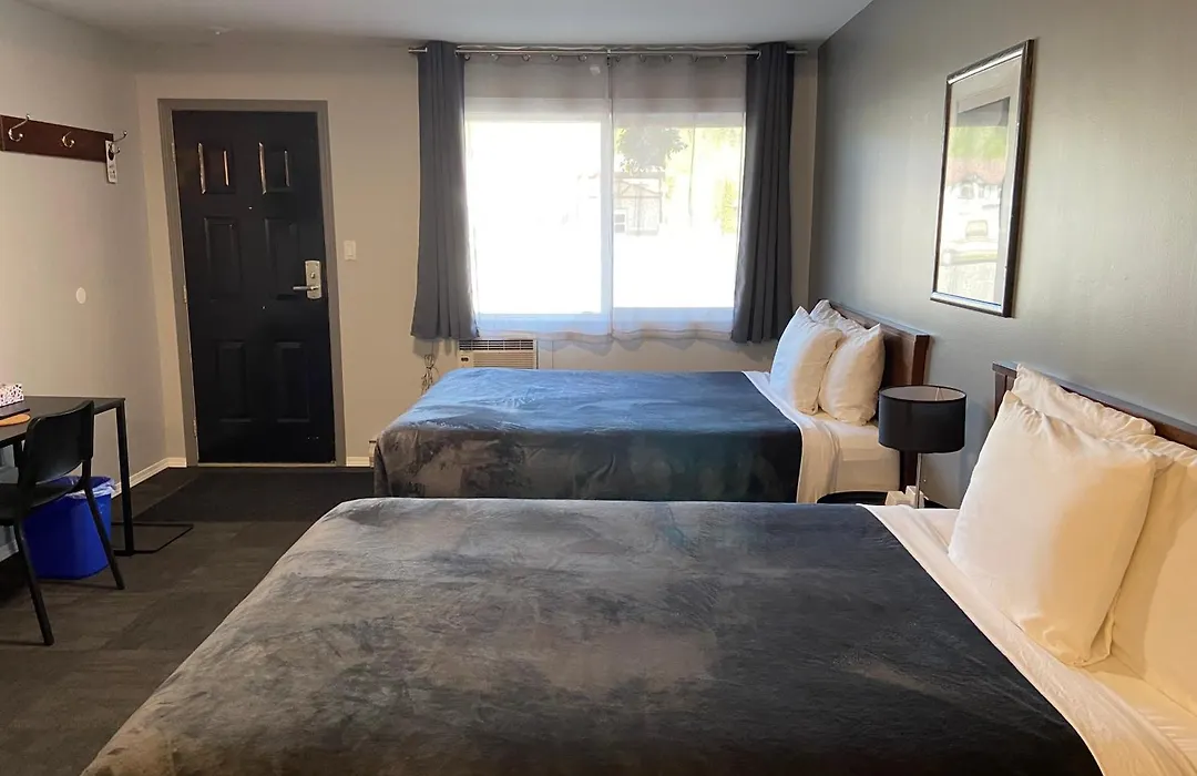 Monashee Lodge-1