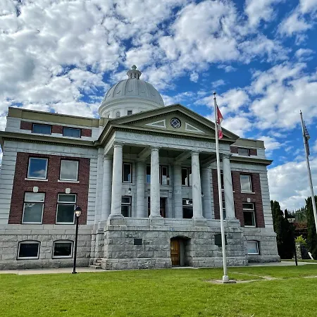 Courthouse Inn Revelstoke-2