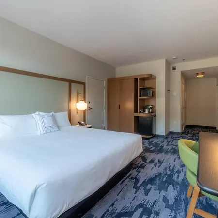 Fairfield By Marriott Inn & Suites Revelstoke-2