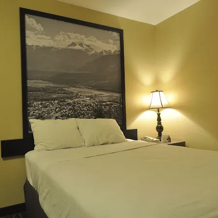 Super 8 By Wyndham Revelstoke Bc-3