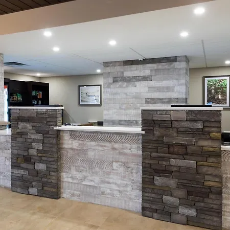 Ramada By Wyndham Revelstoke-3