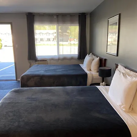 Monashee Lodge-2