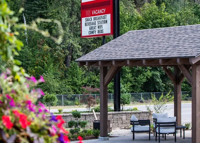 Swiss Chalet Motel Revelstoke