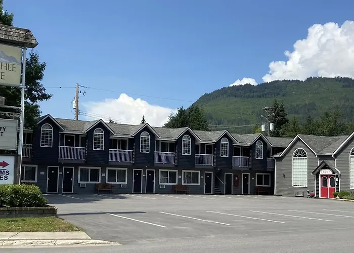 Monashee Lodge Revelstoke