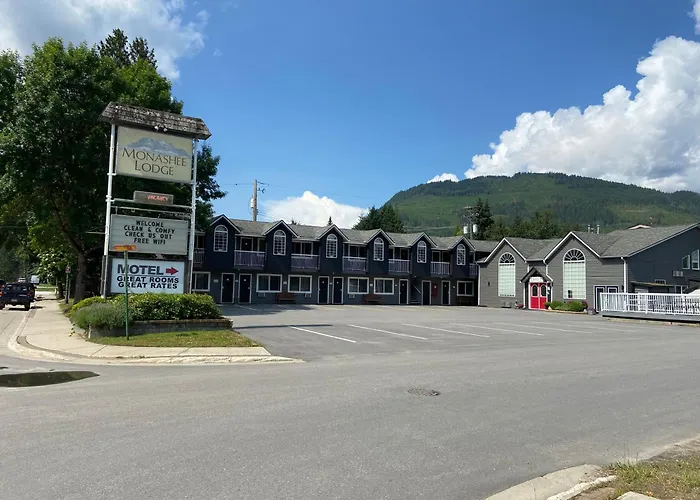 Monashee Lodge Revelstoke