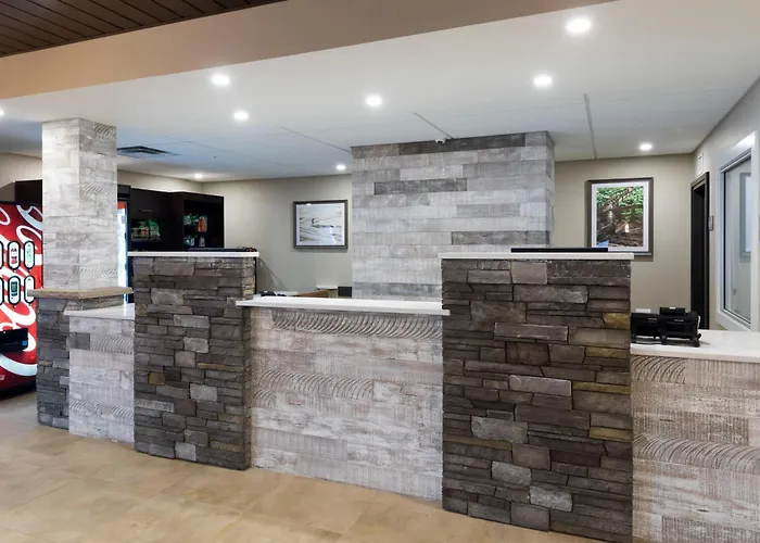 Ramada By Wyndham Revelstoke Hotel