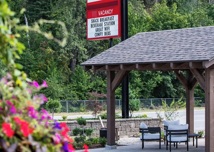 Swiss Chalet Motel Revelstoke